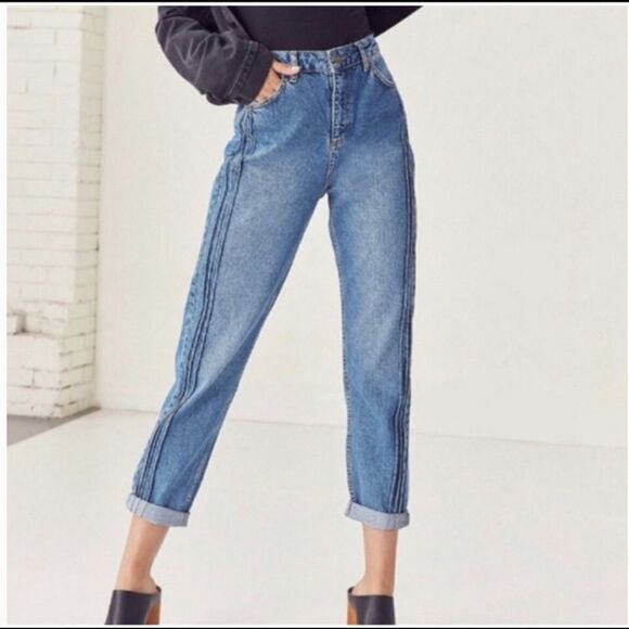 Urban Outfitters BDG Medium Wash High Rise Mom Jeans - Picture 1 of 8